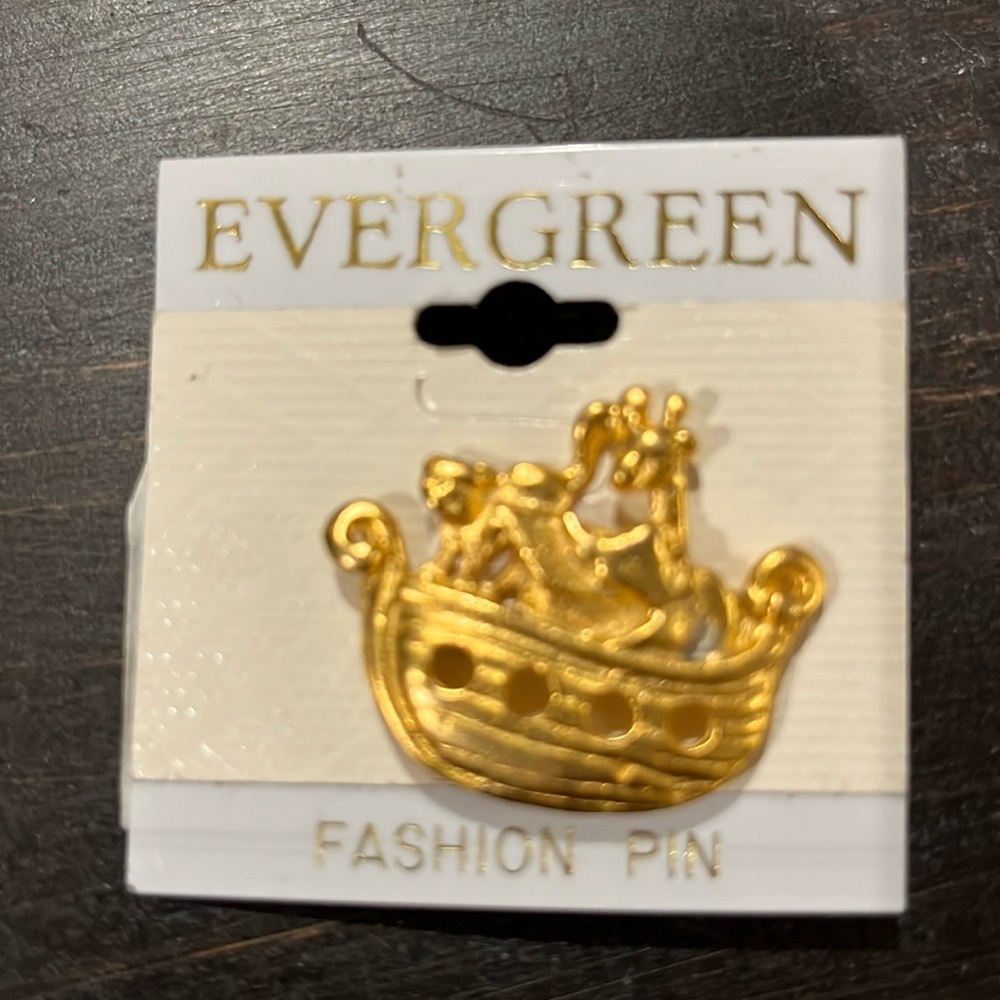 Noah's ark fashion pin